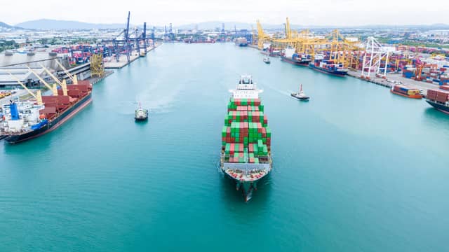 Selling to EU Customers? Here's How to Navigate VAT and Customs